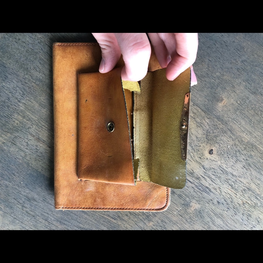Leather Floral pattern Wallet - Picture 4 of 9